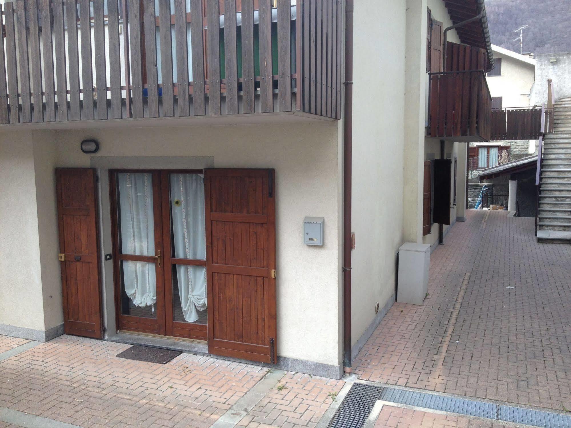 Lanterna Apartments Chiesa in Valmalenco Bagian luar foto