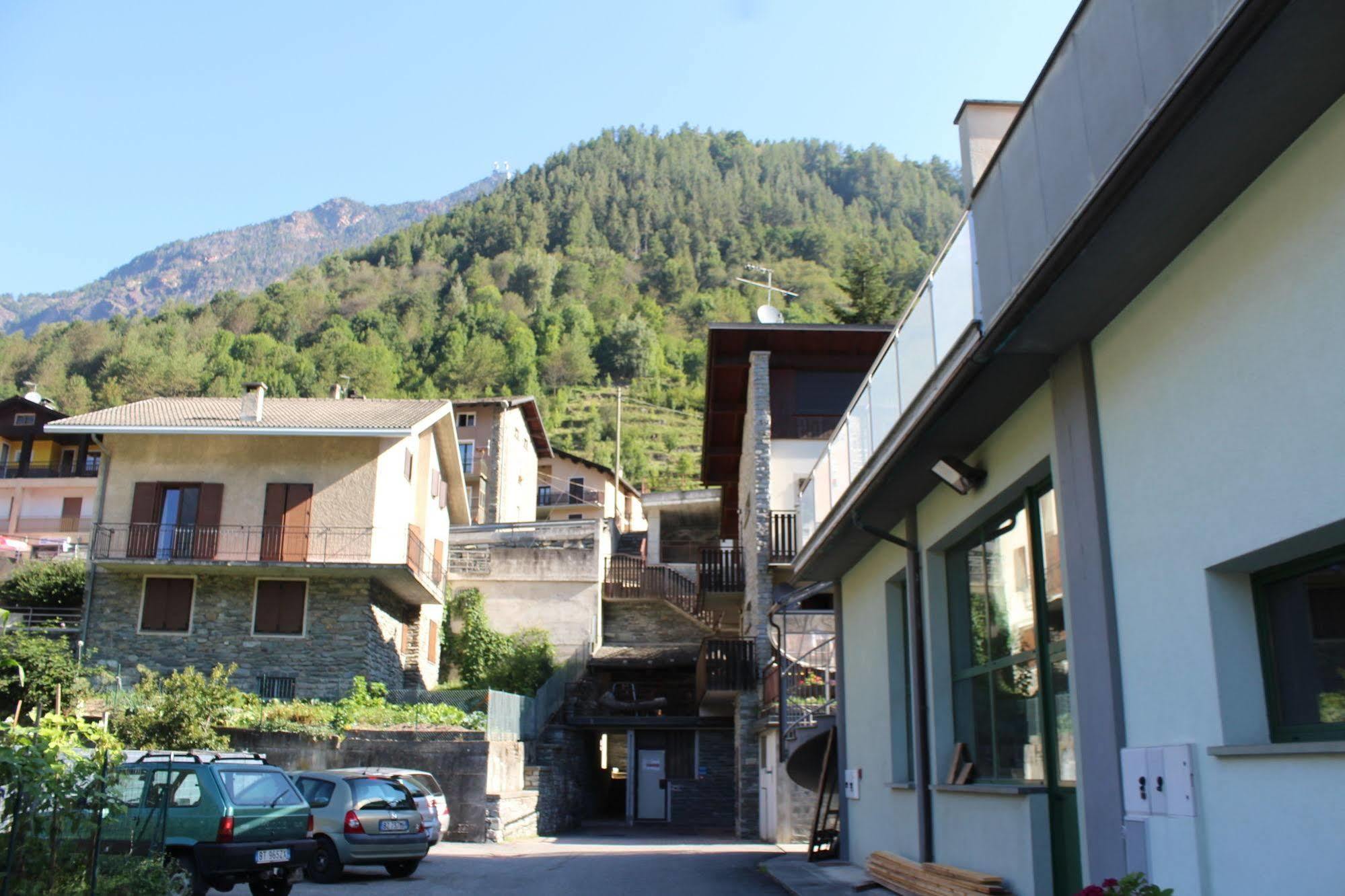 Lanterna Apartments Chiesa in Valmalenco Bagian luar foto