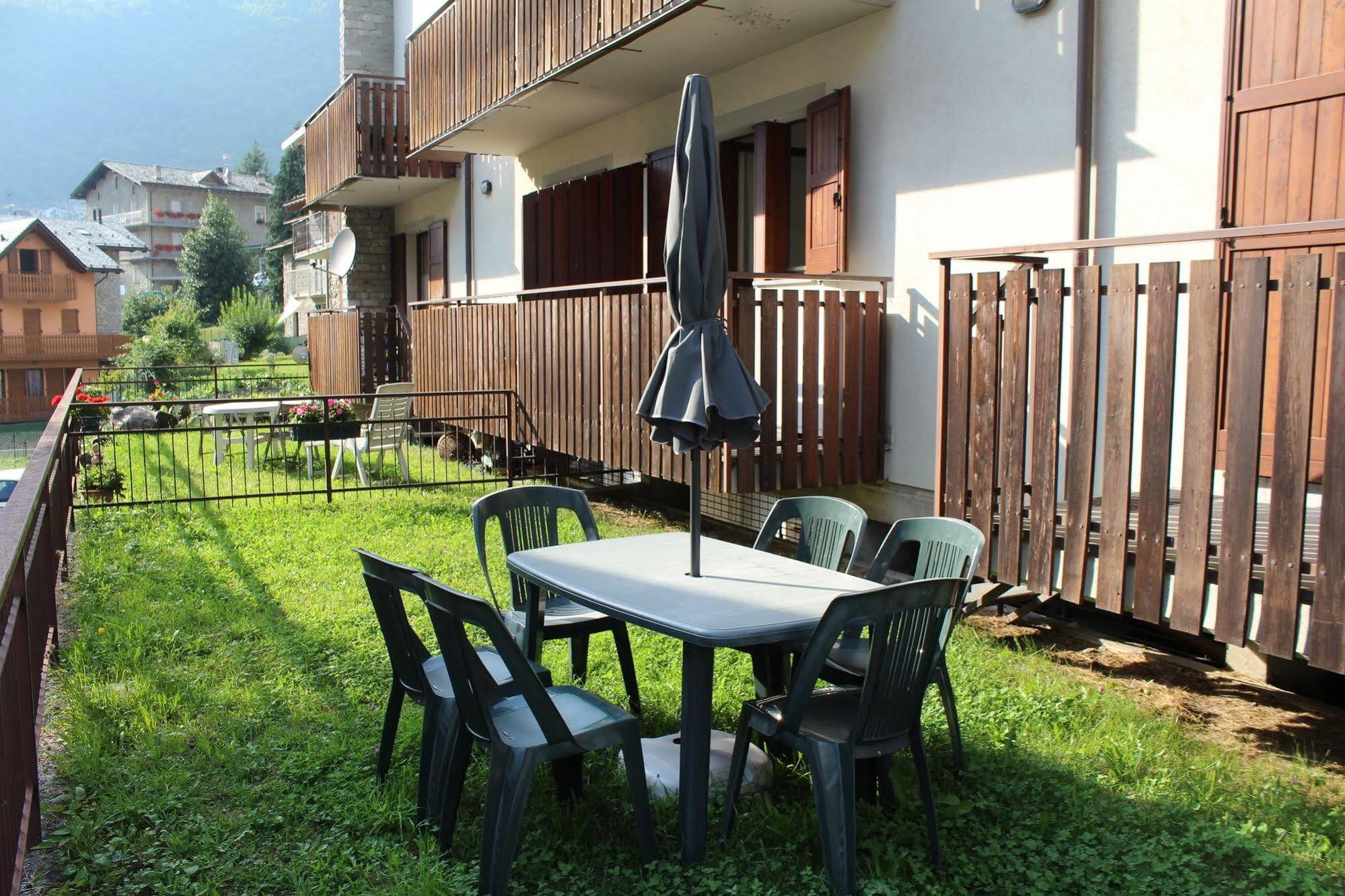 Lanterna Apartments Chiesa in Valmalenco Bagian luar foto