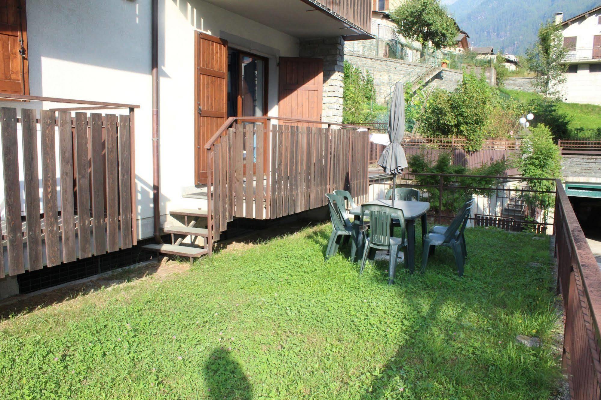 Lanterna Apartments Chiesa in Valmalenco Bagian luar foto