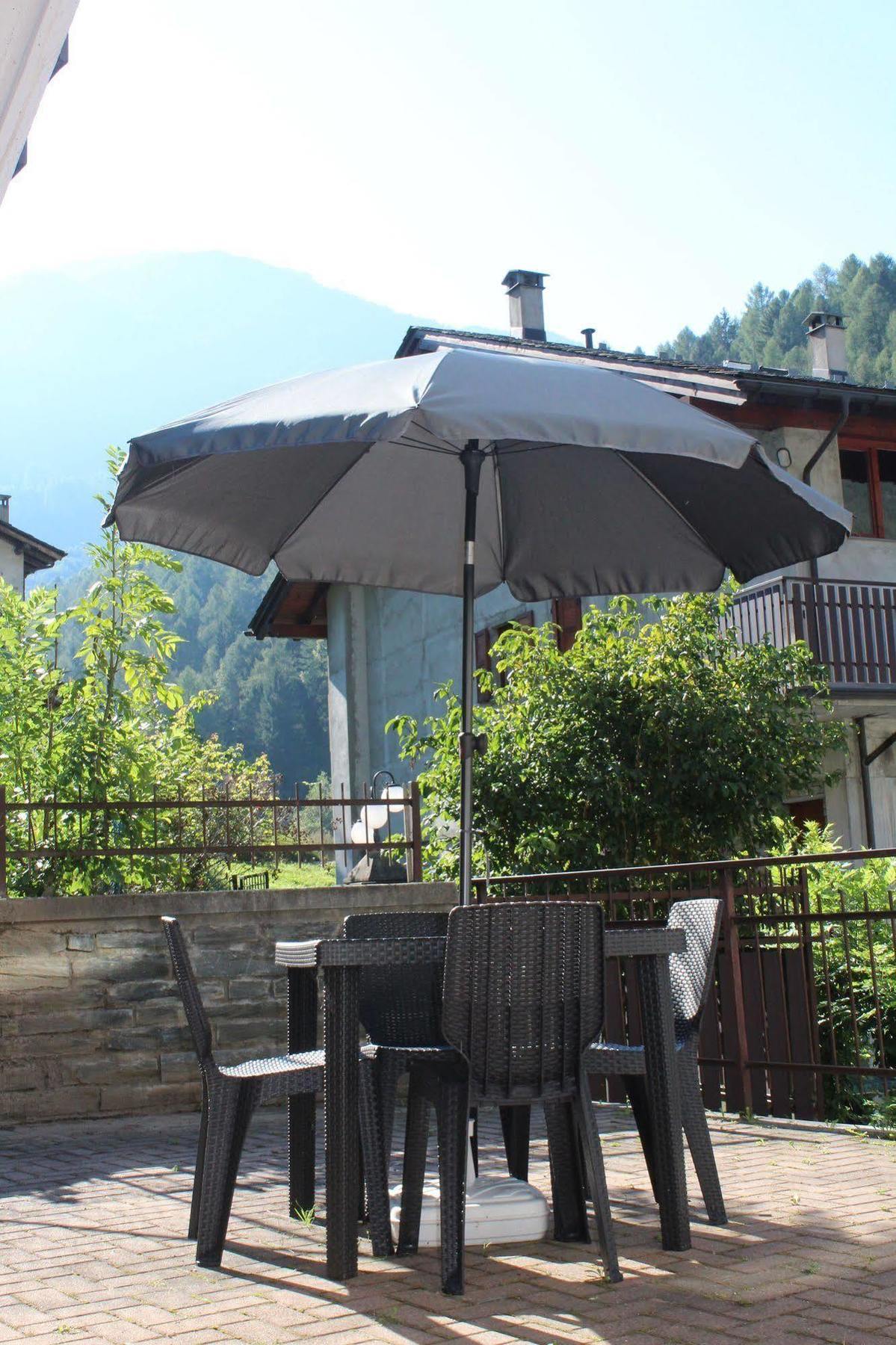 Lanterna Apartments Chiesa in Valmalenco Bagian luar foto