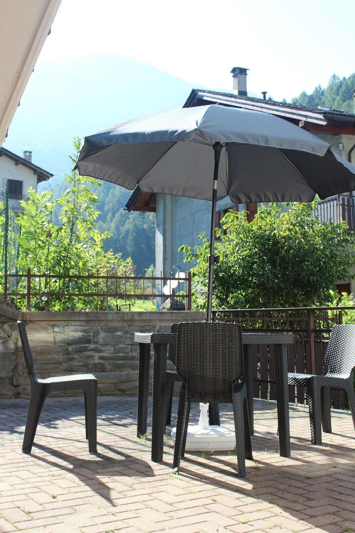 Lanterna Apartments Chiesa in Valmalenco Bagian luar foto